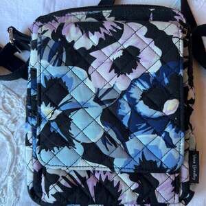 Vera Bradley Blue Floral Crossbody Purse Multipocket Adjustable Strap